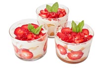 Erdbeer-Pfirsich-Tiramisu im Gläschen